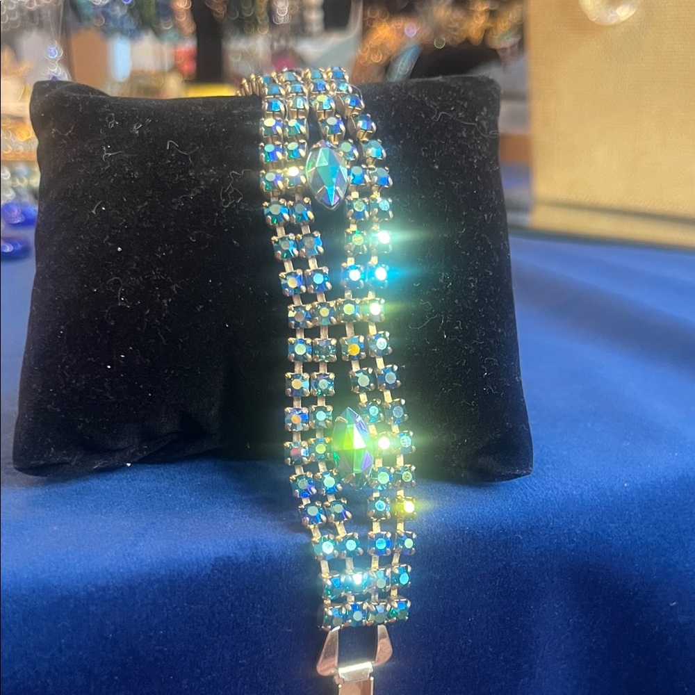 Vintage Elegant Blue, Green, and Gold Tone Bracelet - Picture 6 of 6